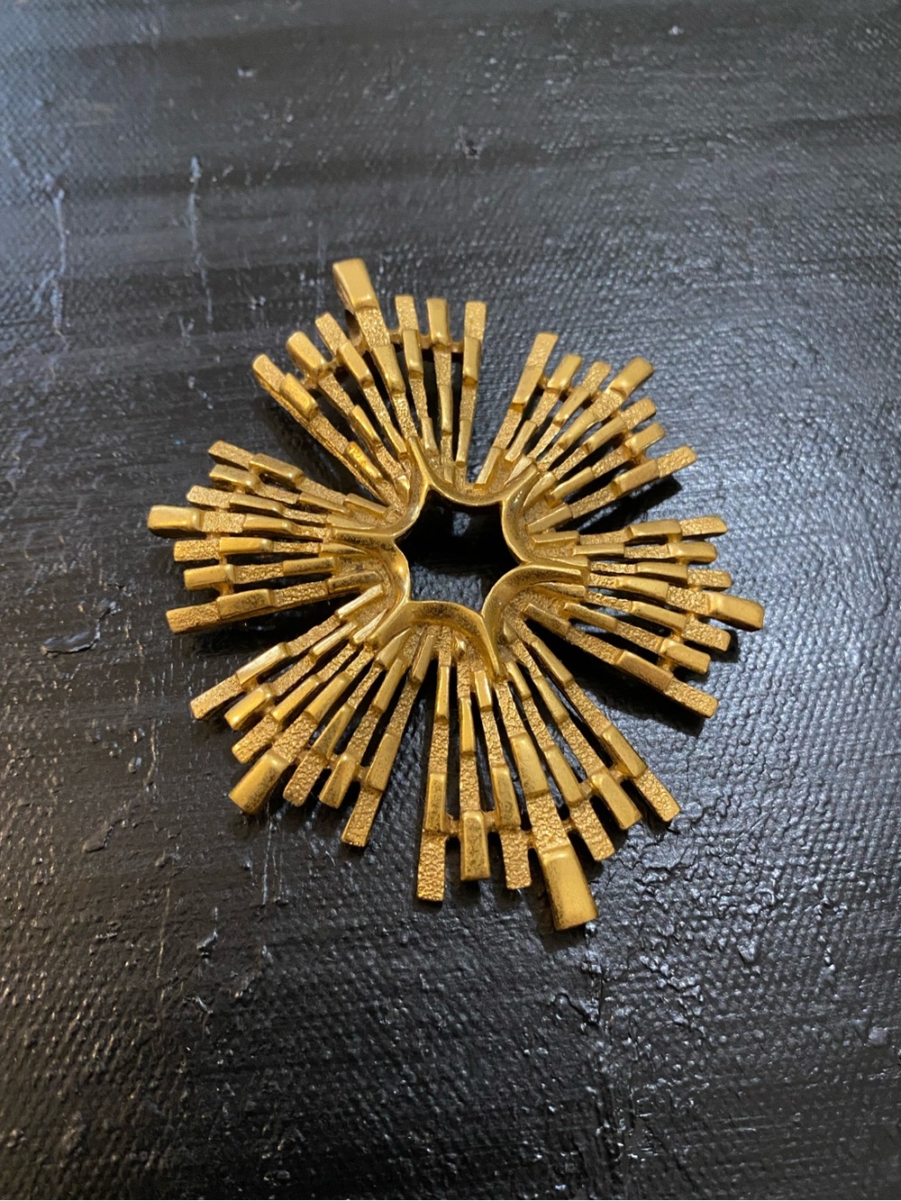 Vintage Trifari: Sunburst pendant